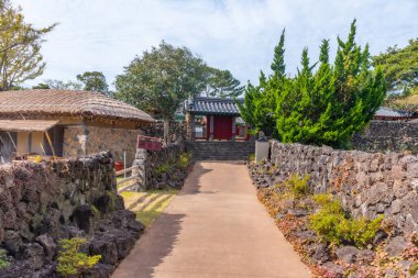 Kore Cumhuriyeti Jeju adasındaki Seongeup halk köyünde geleneksel evler.