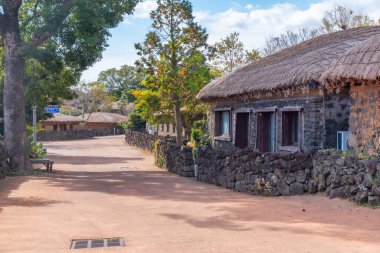 Kore Cumhuriyeti Jeju adasındaki Seongeup halk köyünde geleneksel evler.