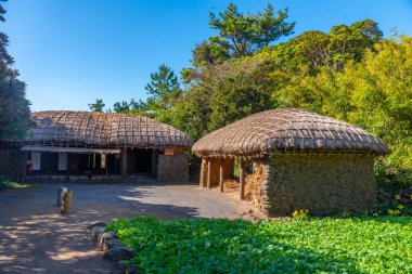 Kore Cumhuriyeti Jeju Halk Köyü 'nün geleneksel evleri