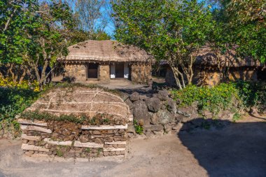 Kore Cumhuriyeti Jeju Halk Köyü 'nün geleneksel evleri