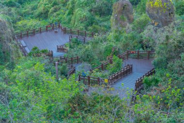 Seongsan Ilchulbong 'un tepesine çıkan merdiven Kore' nin Jeju Adası 'nda gündoğumu zirvesi olarak bilinir.
