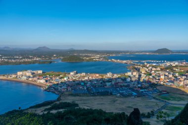 Kore Cumhuriyeti Jeju adasındaki Seongsan köyünün hava manzarası.