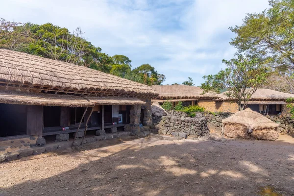 Casas Tradicionales Seongeup Pueblo Popular Isla Jeju República Corea — Foto de Stock