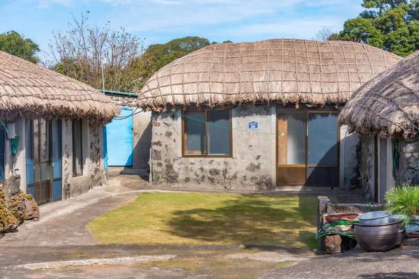 Casas Tradicionales Seongeup Pueblo Popular Isla Jeju República Corea — Foto de Stock