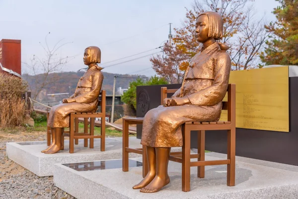 Bronze Statue Reminding Victims Sexual Assaults Japanese Occupation Korea Imjingak — Stock Photo, Image