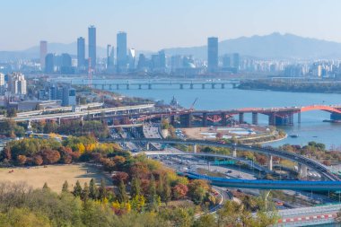 Seul şehir merkezi Kore Cumhuriyeti 'nin Haneul parkından izlendi.