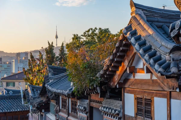 Namsan Torony Kilátással Bukchon Hanok Falu Szöulban Koreai Köztársaság — Stock Fotó