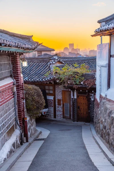 Utca Bukchon Hanok Faluban Szöulban Koreai Köztársaság — Stock Fotó