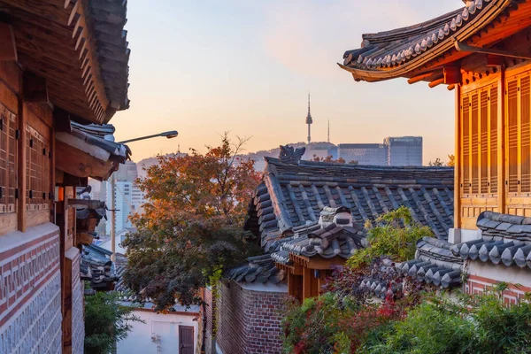 Башня Намсан Видом Деревню Букчон Ханок Сеуле Республика Корея — стоковое фото