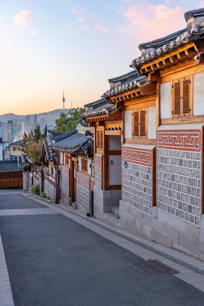 Namsan Torony Kilátással Bukchon Hanok Falu Szöulban Koreai Köztársaság — Stock Fotó