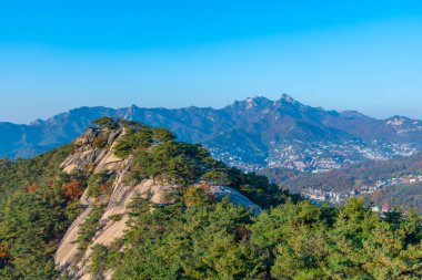 Bukhansan Milli Parkı, Kore 'nin Seul kentindeki Inwangsan dağından izlendi.