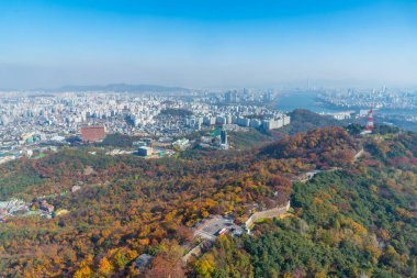Kore 'nin Seul kentindeki Namsan Tepesi' nde antik istihkam.
