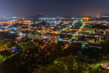 Kore Cumhuriyeti 'nin Mokpo limanının gece görüşü