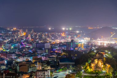 Mokposisa 'nın Mokpo, Kore' deki gece manzarası.