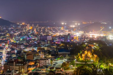Mokposisa 'nın Mokpo, Kore' deki gece manzarası.
