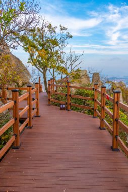 Kore 'nin Mokpo kentindeki Yudal Dağı' nda turist yolu.