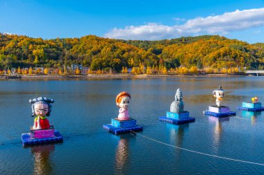 Nakdong nehrinde yüzen figürler Andong, Kore Cumhuriyeti