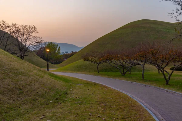Sunset View Tumuli Park Amely Több Királyi Sírok Gyeongju Koreai — Stock Fotó