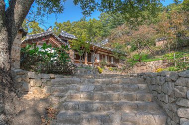 Kore Cumhuriyeti 'nin Yangdong köyündeki Sangchunheon Gotaek evi.