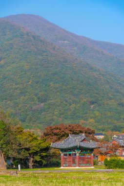 Kore Cumhuriyeti, Dongnakdang 'daki ahşap pavyon.