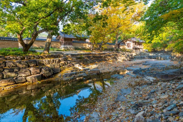 Dongnakdang Hus Reflekterar Över Bäck Oksan Sydkorea — Stockfoto