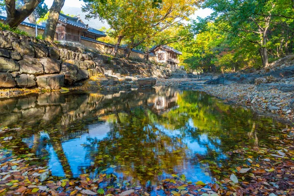 Dongnakdang Casa Refletindo Sobre Riacho Oksan República Coreia — Fotografia de Stock