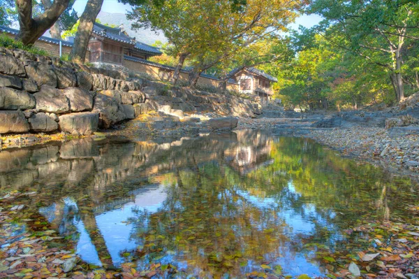 Dongnakdang Maison Réfléchissant Sur Ruisseau Oksan République Corée — Photo