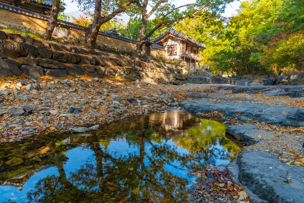 Dongnakdang Hus Reflekterar Över Bäck Oksan Sydkorea — Stockfoto