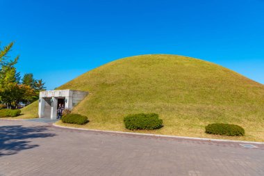 Kore Cumhuriyeti, Gyeongju 'daki Tumuli parkında Cheonmachong' un mezarı.