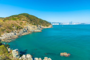 Kore, Busan 'daki Igidae' nin yırtık pırtık kıyıları.