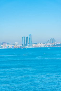 Busan silueti Kore 'nin Igidae yarımadasının arkasında görülüyor.