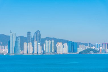 Kore Cumhuriyeti Busan 'daki Haeundae Sahili' nin arkasındaki gökdelenler panoraması.