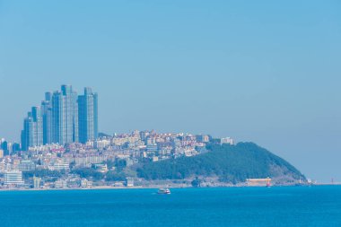 Kore Cumhuriyeti Busan 'daki Haeundae Sahili' nin arkasındaki gökdelenler panoraması.