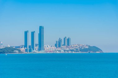 Kore Cumhuriyeti Busan 'daki Haeundae Sahili' nin arkasındaki gökdelenler panoraması.