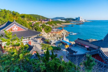 Kore Cumhuriyeti Busan 'daki Haedong Yonggungsa tapınağı.