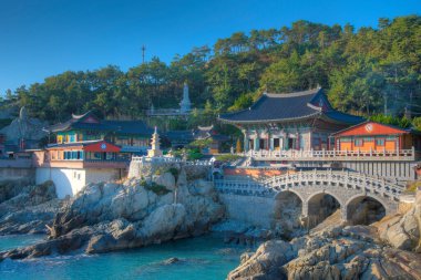 Kore Cumhuriyeti Busan 'daki Haedong Yonggungsa tapınağı.