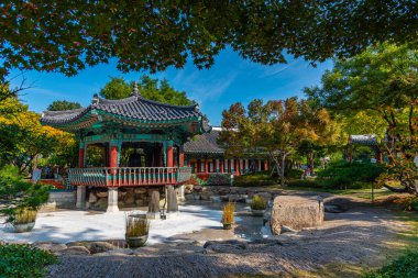 Kore Cumhuriyeti Daegu 'daki Gyeongsanggamyeong Parkı' nda geleneksel bina.