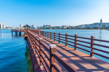 Kore Cumhuriyeti, Sokcho manzaralı Cheongchoho Gölü 'ndeki Pavilion.