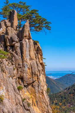 Kore Cumhuriyeti 'ndeki Seoraksan Ulusal Parkı' ndaki uçurumlar