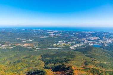 Kore Cumhuriyeti 'nin Seoraksan Milli Parkı' ndan Gangwondo eyaletinin deniz kıyısına bakıldı.