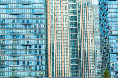 Kore Cumhuriyeti, Incheon 'daki Songdo Central Park' ta bir gökdelenin pencereleri.