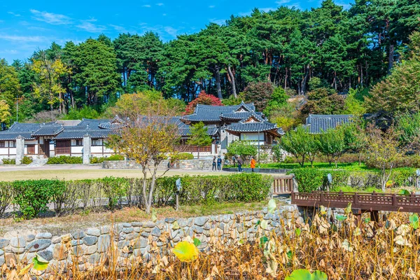 Seongyojang Casa Atrás Uma Lagoa Lótus Gangneung República Coreia — Fotografia de Stock