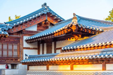 Kore 'nin Seul şehrindeki Gyeongbokgung Sarayı' nın gün batımı manzarası