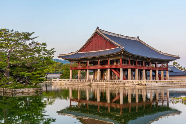 Solnedgång Utsikt Över Gyeonghoeru Paviljong Gyeongbokgung Palace Seoul Republiken Korea — Stockfoto