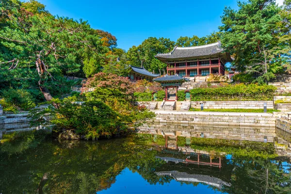 Edifício Tradicional Lagoa Buyongji Dentro Jardim Secreto Palácio Changdeokgung Seul — Fotografia de Stock