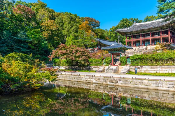 Edifício Tradicional Lagoa Buyongji Dentro Jardim Secreto Palácio Changdeokgung Seul — Fotografia de Stock