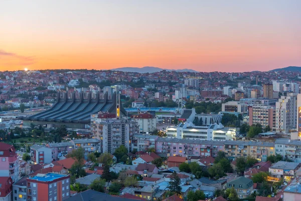 Вид Закат Приштины Дворцом Молодежи Спорта Косово — стоковое фото