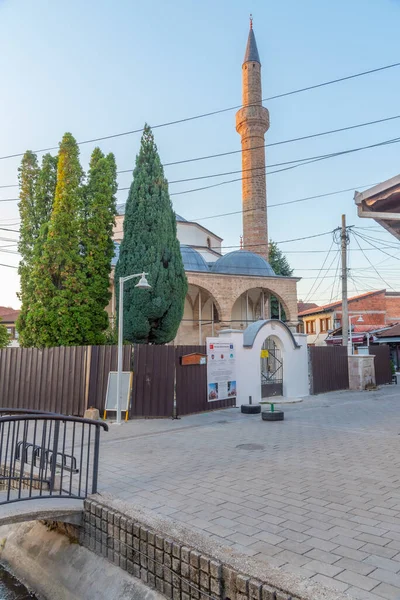 科索沃Peja市中心的清真寺 — 图库照片