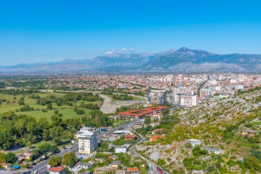 Arnavutluk 'taki Rozafa şatosundan Shkoder' in hava manzarası