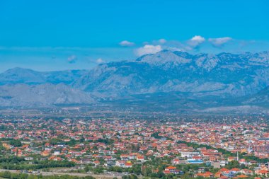 Arnavutluk 'taki Rozafa şatosundan Shkoder' in hava manzarası
